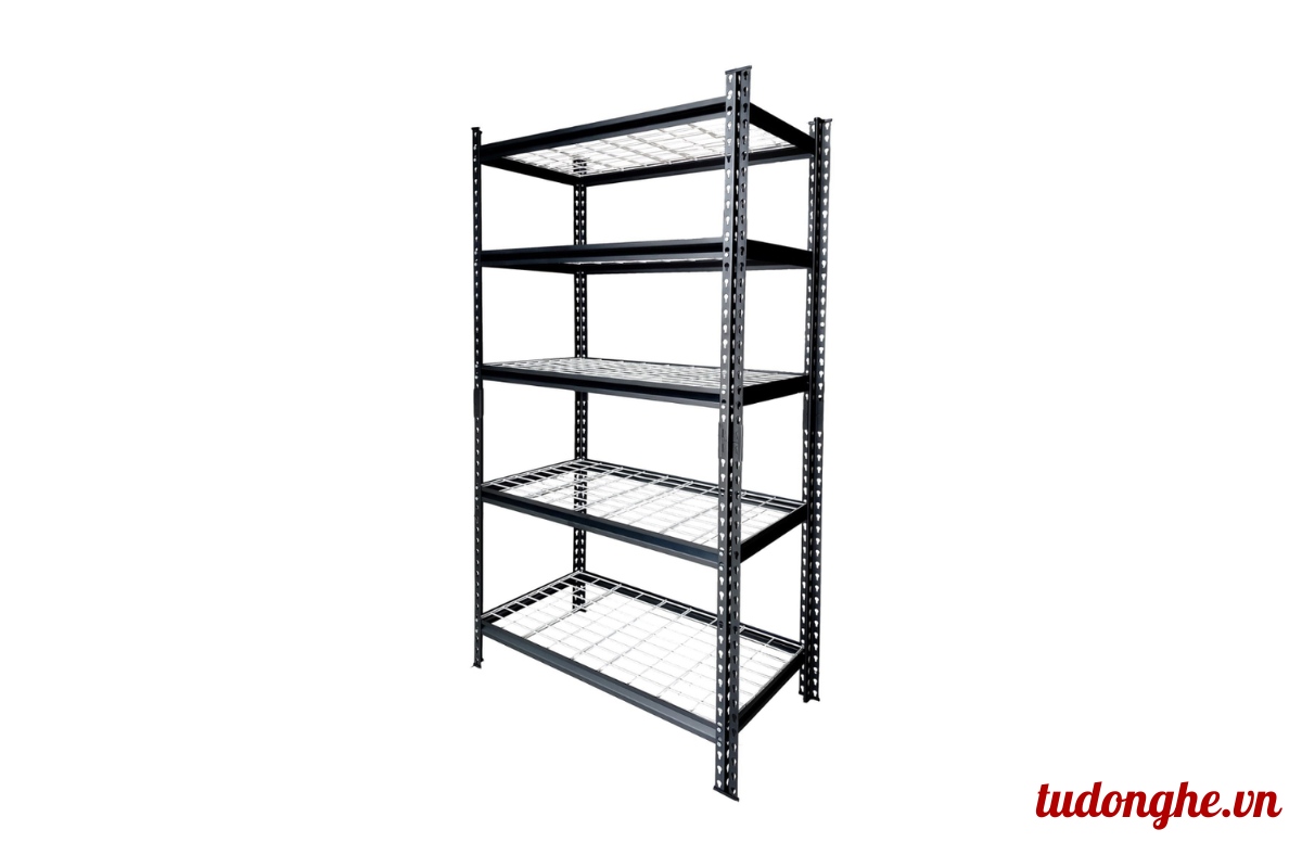 Gắn các mâm tầng vào khung kệ