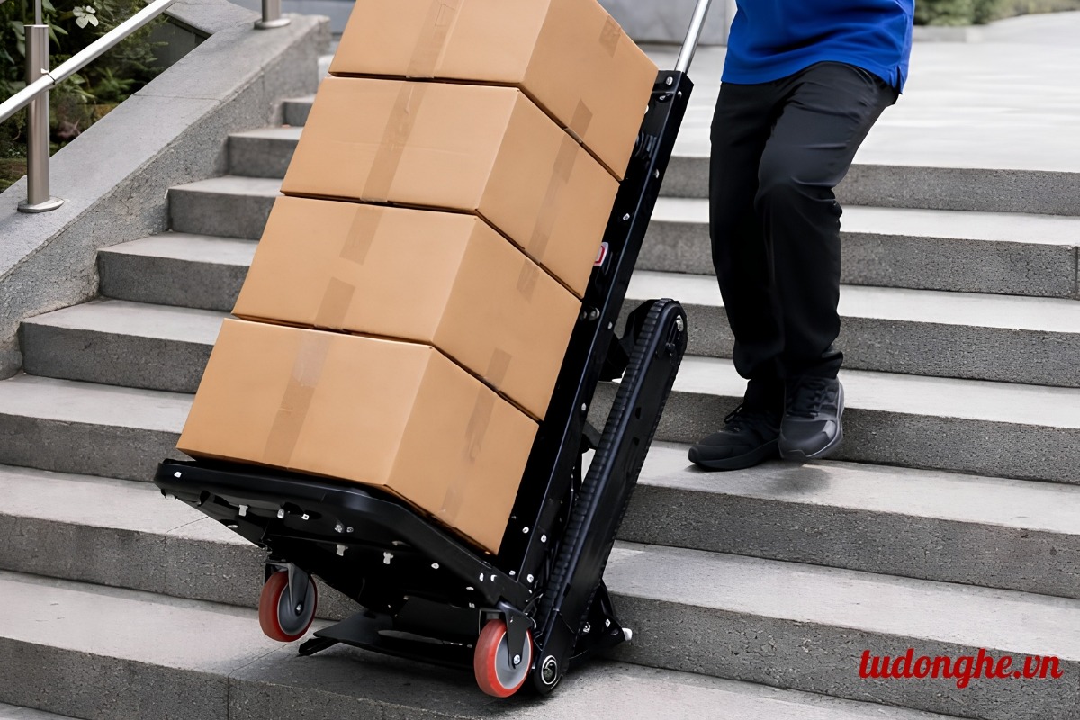 Xe đẩy hàng 2 bánh khó di chuyển trên địa hình phức tạp